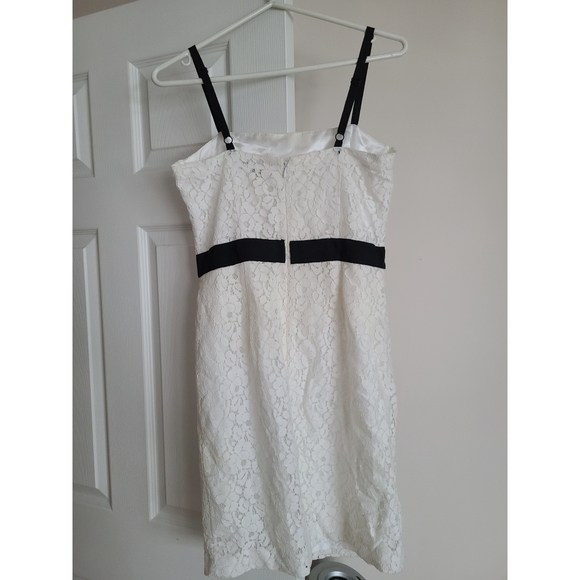 White lace dress - Picture 2 of 4